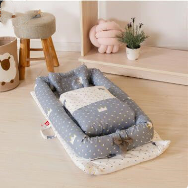 Portable Baby Crib – Cozy, Removable & Washable