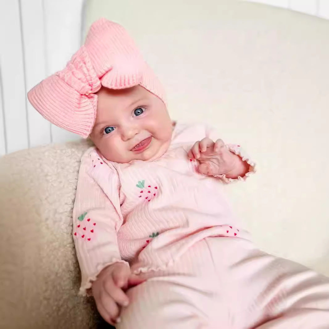 Adorable 3-Piece Baby Outfit Set – Top, Pants & Hat